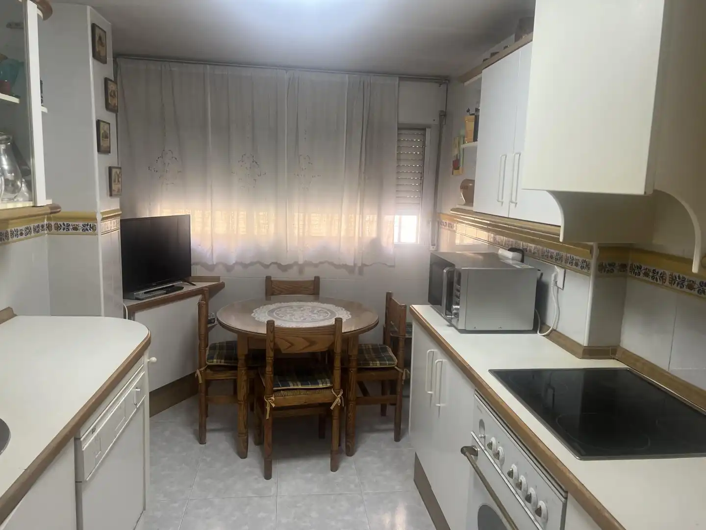 Cocina de Casa adosada de alquiler en Zaragoza con Calefacción, Jardín privado y Parquet
