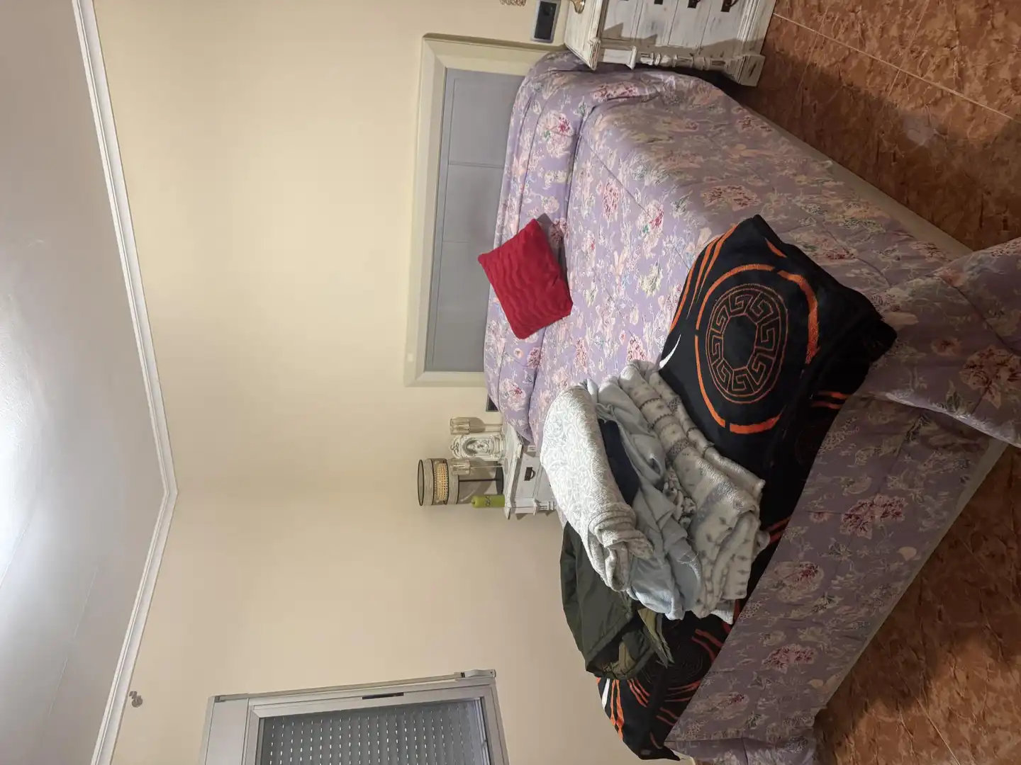 Room in Carrer Roselles, 9, Turís Room in Carrer Roselles, 9, Turís