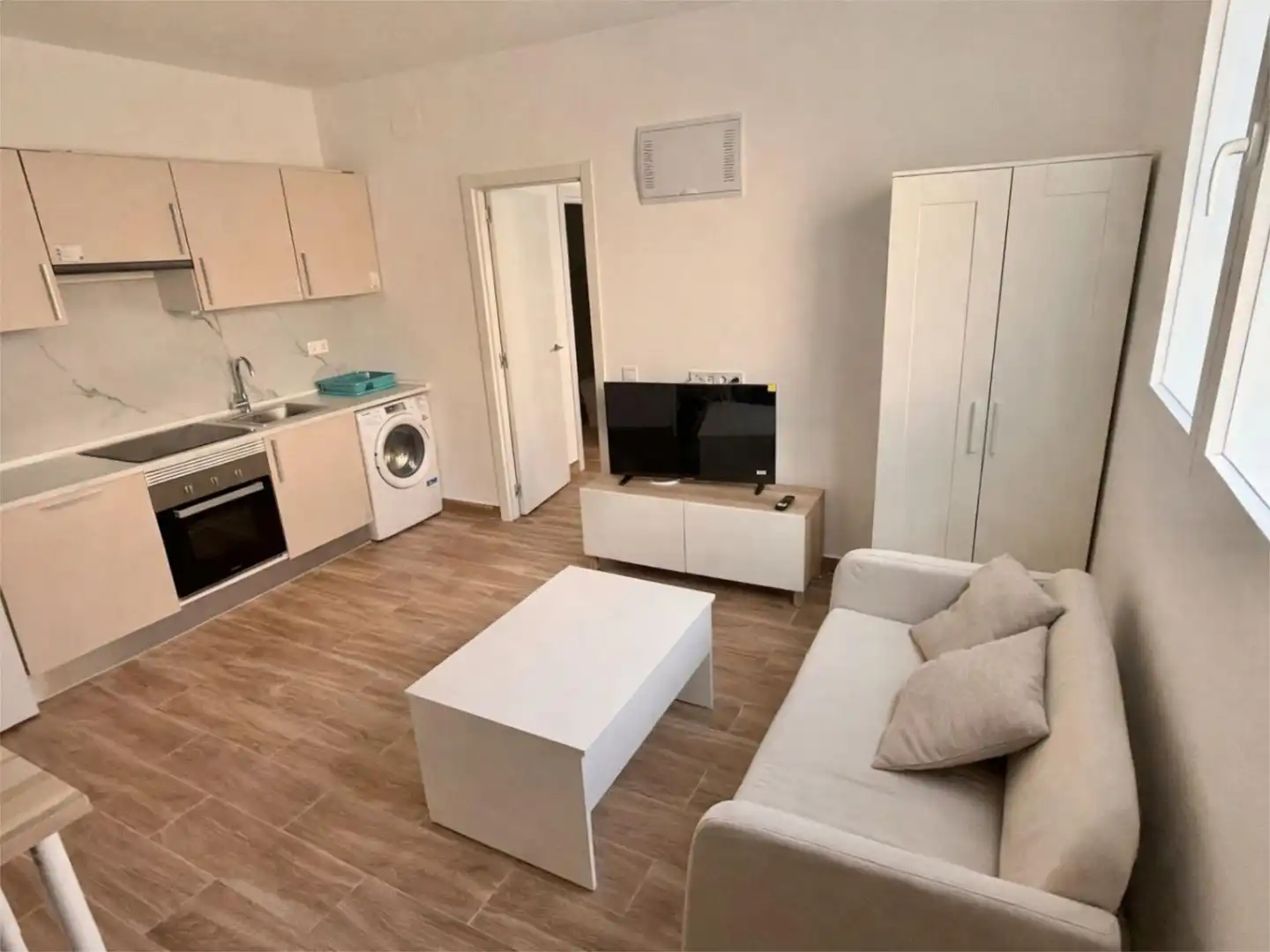 Living room of Flat for rent in  Madrid Capital  with Air Conditioner, Heating and Furnished