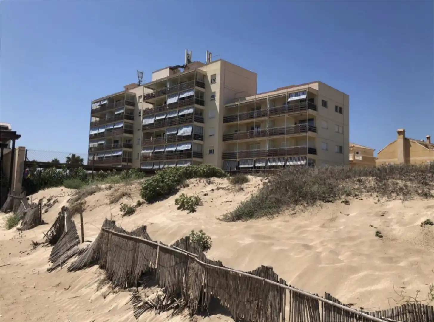 Außenansicht von Wohnung zur Miete in  Valencia Capital mit Klimaanlage, Heizung und Privatgarten