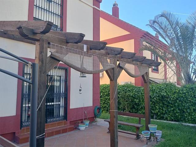 Casa-chalet en Venta en Calle Hierbaluisa, 12 en Olivar de Quintos