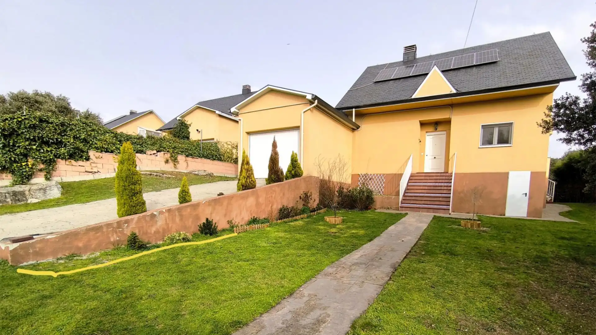 Exterior view of Houses for sale in El Espinar  with Terrace and Balcony