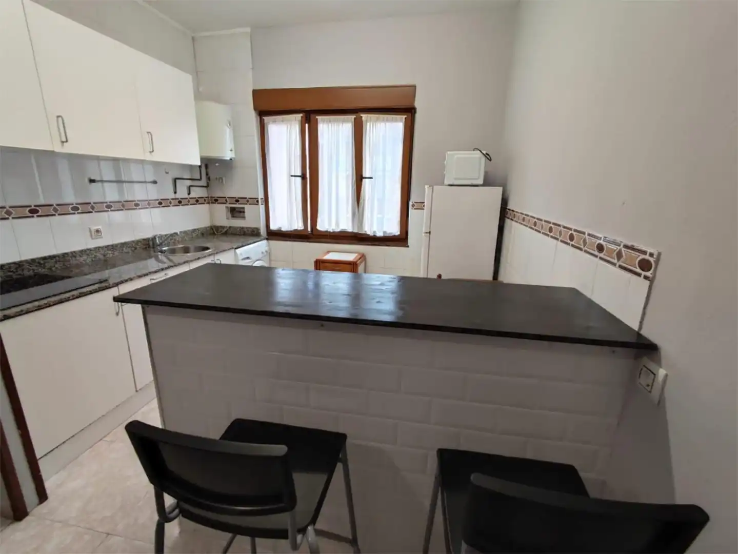 Wohnung zur Miete in Calle Cotayo, 77, Carbayin - Lieres - Valdesoto Küche von Wohnung zur Miete in Siero mit Möbliert, Waschmaschine und Mikrowelle