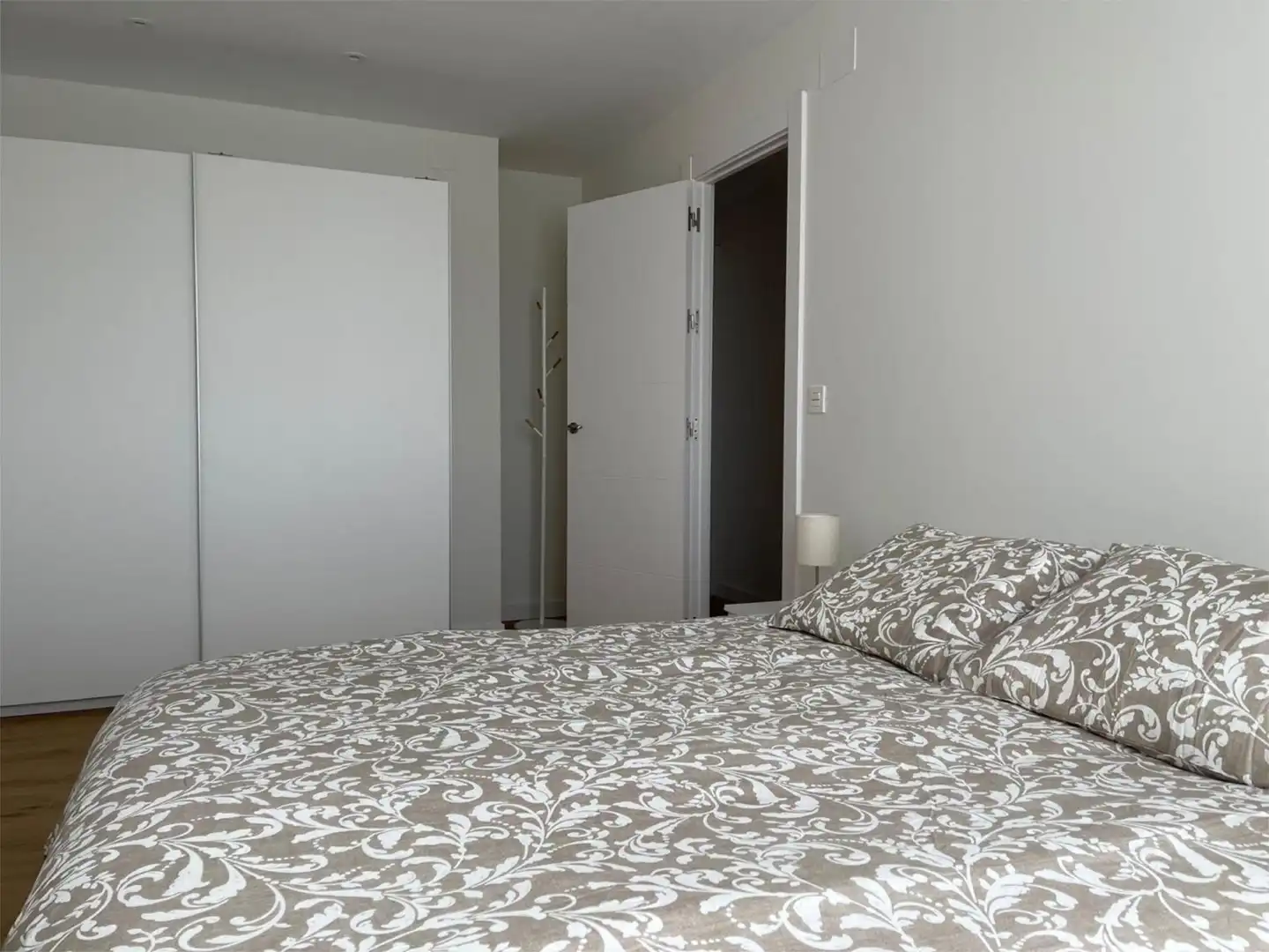 Piso en venta en Obispo Ballester Kalea, 51, Aranbizkarra Habitación de Piso en venta en Vitoria - Gasteiz con Terraza y Balcón
