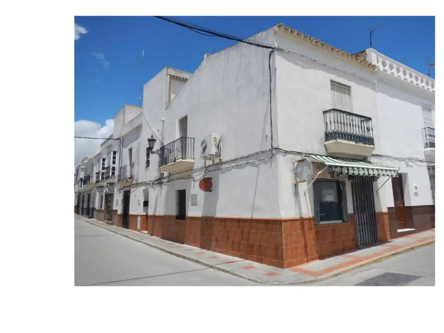 Wohnung zum Verkauf in Calle Palomares, 2, Trebujena Außenansicht von Wohnung zum Verkauf in Trebujena mit Terrasse und Balkon