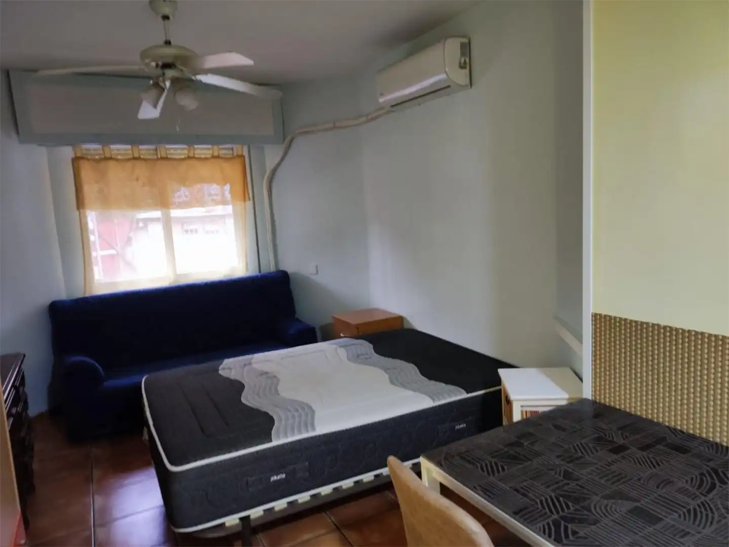 Habitación de Estudio de alquiler en Alcalá de Henares con Aire acondicionado, Calefacción y Amueblado