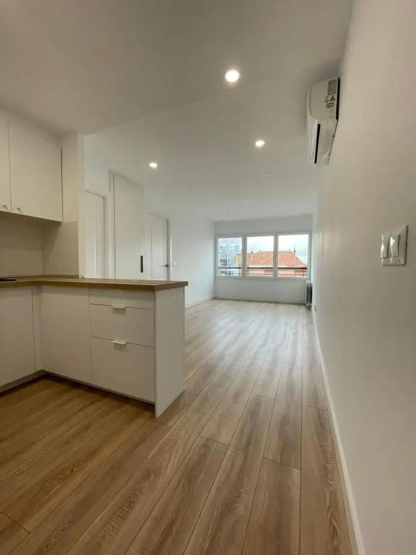 Flat for rent in Avenida de Alberto Alcocer, 43, Nueva España Living room of Flat for rent in Madrid Capital with Air Conditioner, Terrace and Swimming Pool