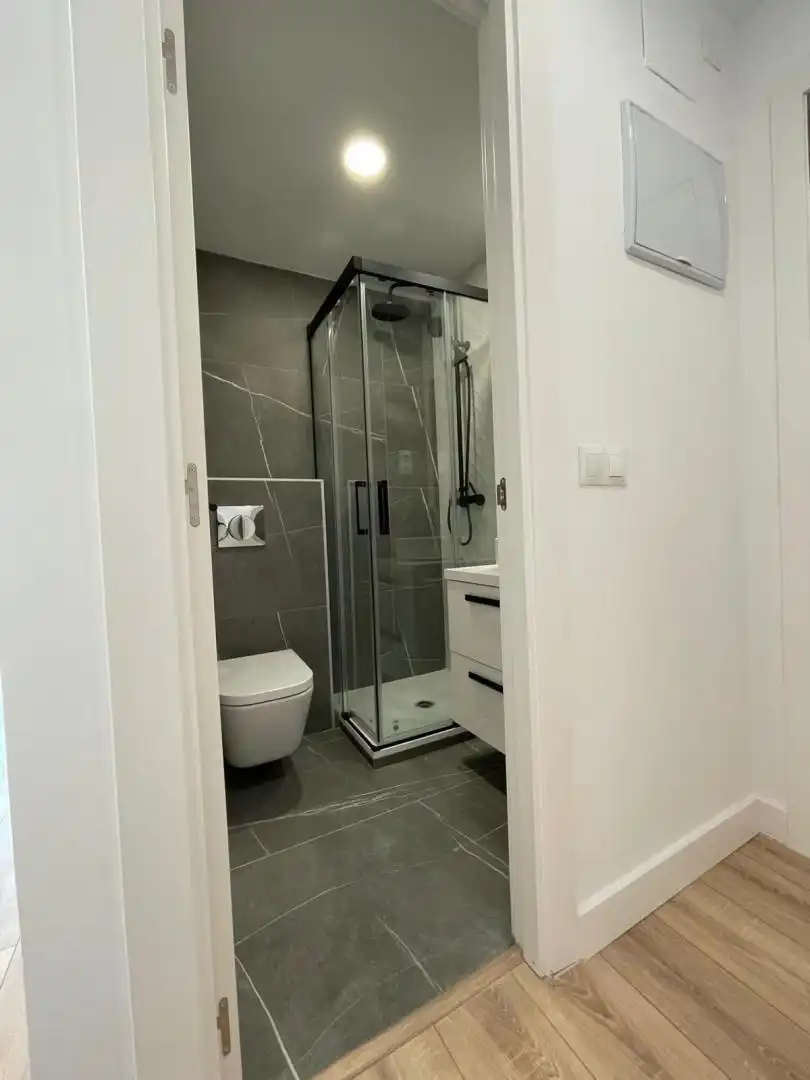 Flat for rent in Avenida de Alberto Alcocer, 43, Nueva España Bathroom of Flat for rent in Madrid Capital with Air Conditioner, Terrace and Swimming Pool