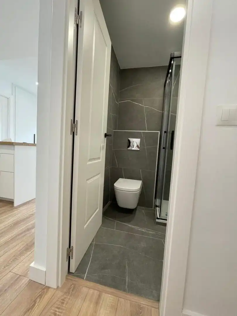 Flat for rent in Avenida de Alberto Alcocer, 43, Nueva España Bathroom of Flat for rent in Madrid Capital with Air Conditioner, Terrace and Swimming Pool