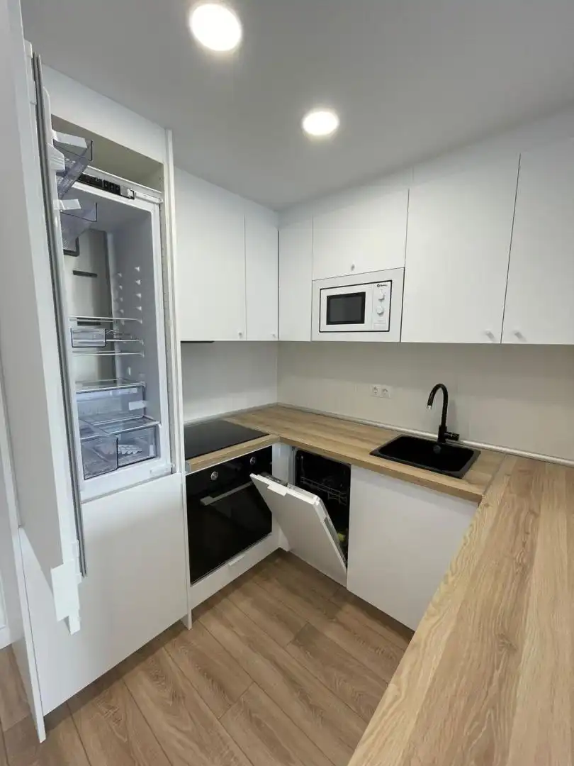Flat for rent in Avenida de Alberto Alcocer, 43, Nueva España Kitchen of Flat for rent in Madrid Capital with Air Conditioner, Terrace and Swimming Pool