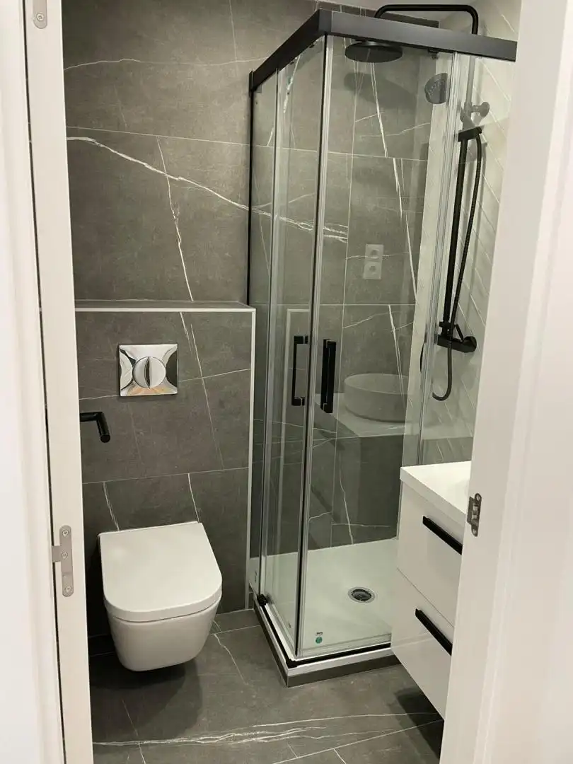 Flat for rent in Avenida de Alberto Alcocer, 43, Nueva España Bathroom of Flat for rent in Madrid Capital with Air Conditioner, Terrace and Swimming Pool
