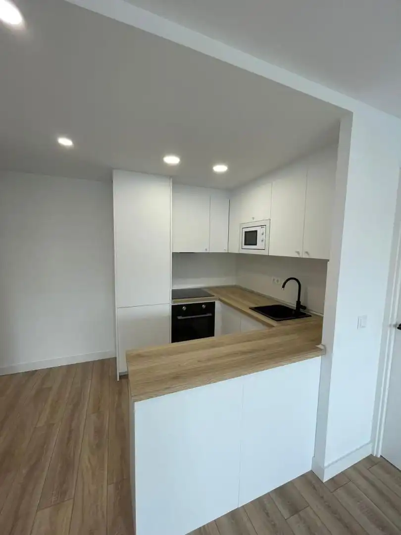 Flat for rent in Avenida de Alberto Alcocer, 43, Nueva España Kitchen of Flat for rent in Madrid Capital with Air Conditioner, Terrace and Swimming Pool
