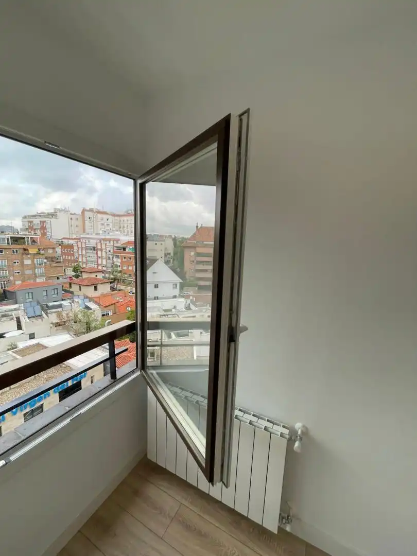 Flat for rent in Avenida de Alberto Alcocer, 43, Nueva España Balcony of Flat for rent in Madrid Capital with Air Conditioner, Terrace and Swimming Pool