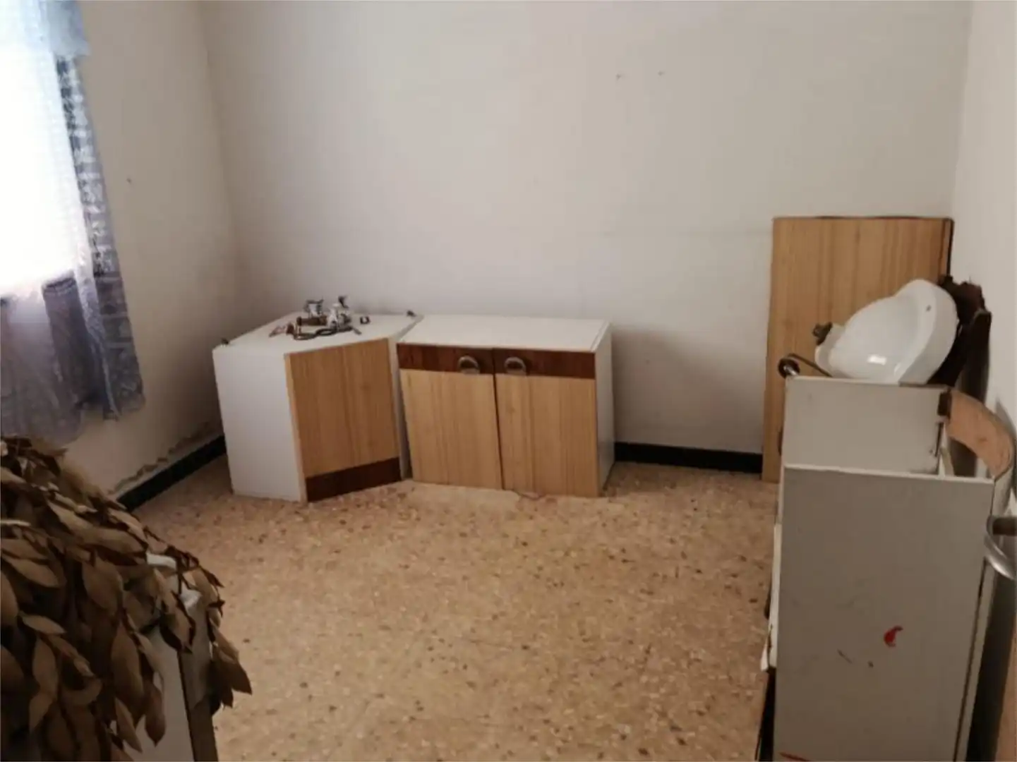 Casa adosada en venda a Calle Redondal, 10, Sevilleja de la Jara Cuina de Casa adosada en venda en Sevilleja de la Jara amb Calefacció, Jardí privat i Terrassa