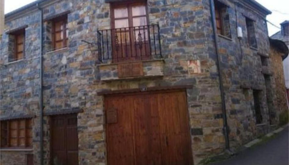 Casa adosada en venda a Calle San Pedro, 37, Vega de Espinareda, León - imatge 1 Foto 1 de Casa adosada en venda a Calle San Pedro, 37, Vega de Espinareda, León