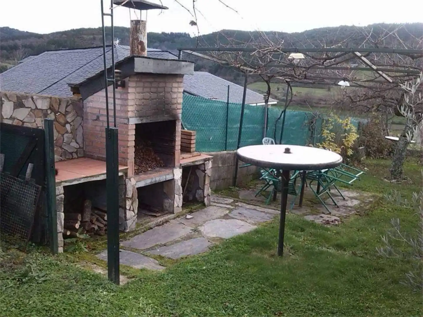 Casa adosada en venda a Calle San Pedro, 37, Vega de Espinareda Terrassa de Casa adosada en venda en Vega de Espinareda amb Calefacció, Jardí privat i Terrassa