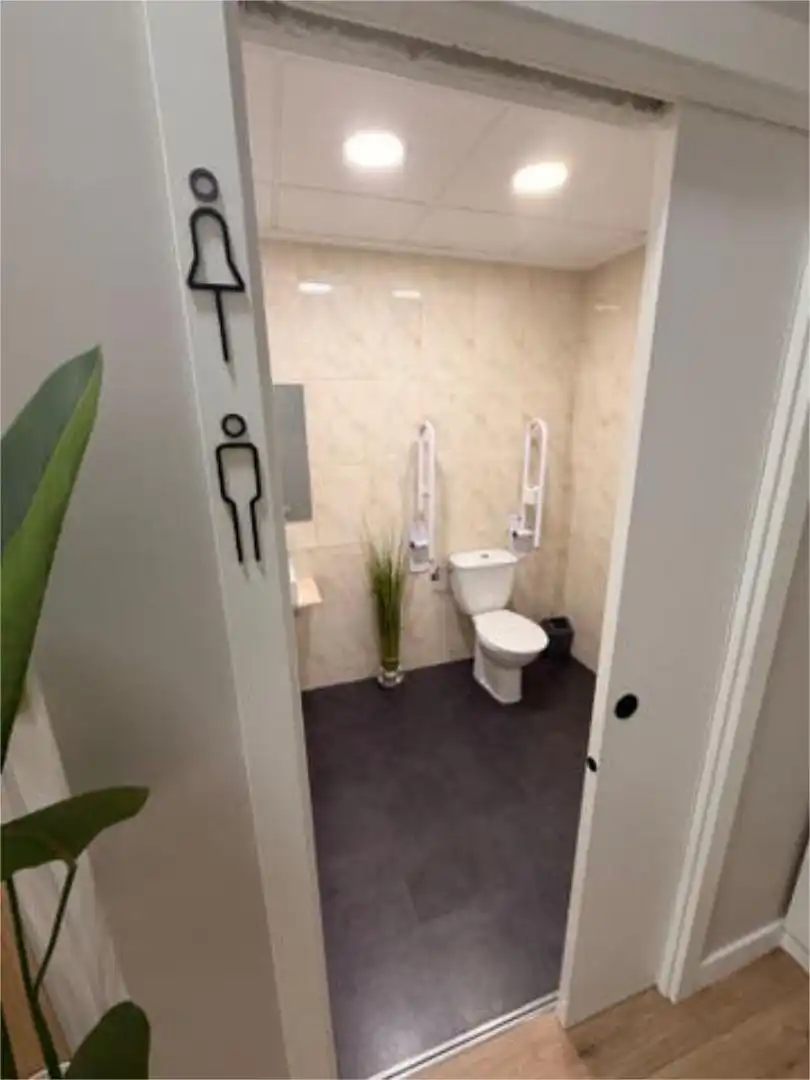 Office for rent in Ciutat Universitària Bathroom of Office for rent in Elche / Elx with Air Conditioner