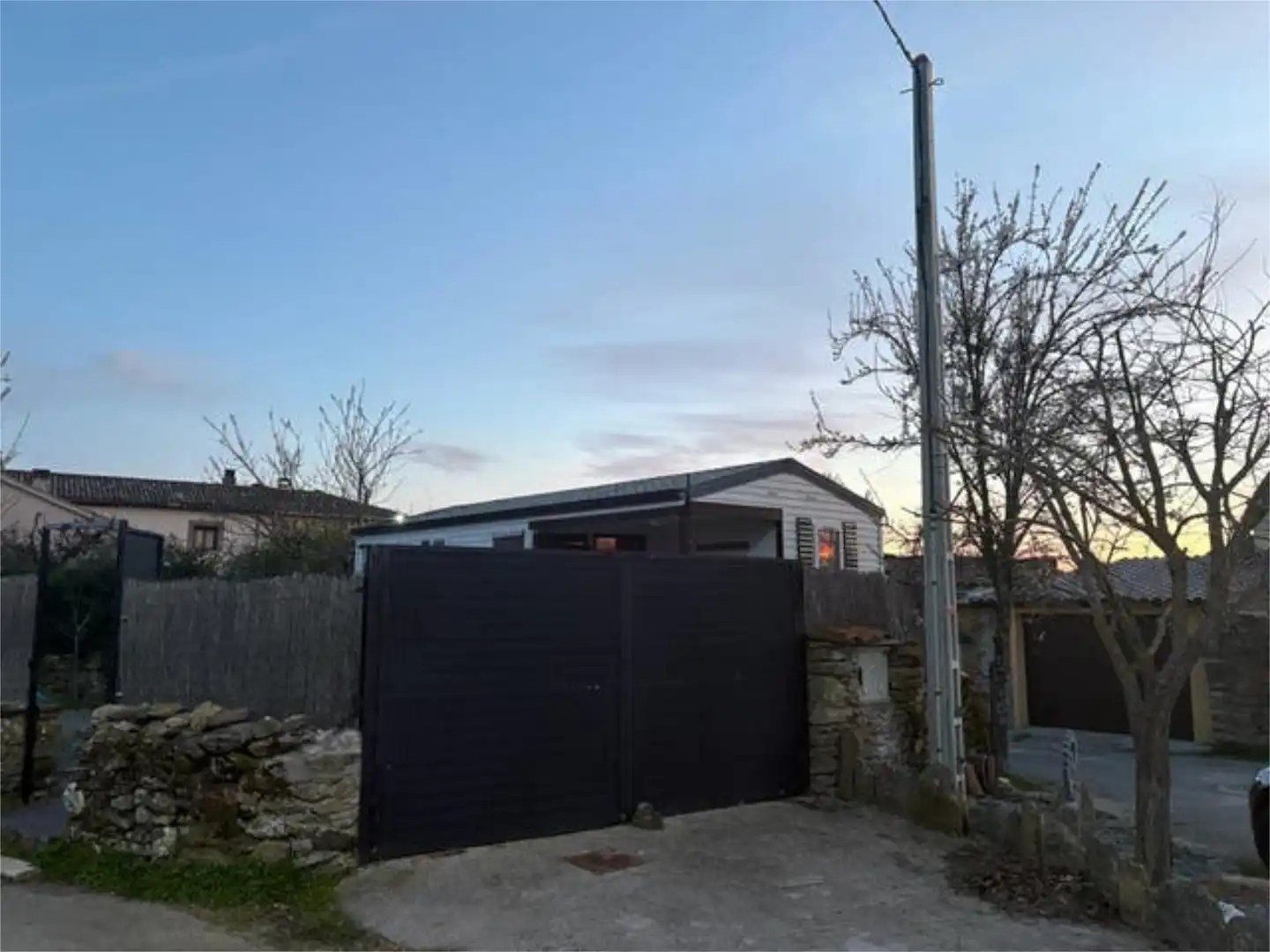 Vista exterior de Casa o xalet en venda en Puebla de Sanabria amb Jardí privat, Terrassa i Moblat