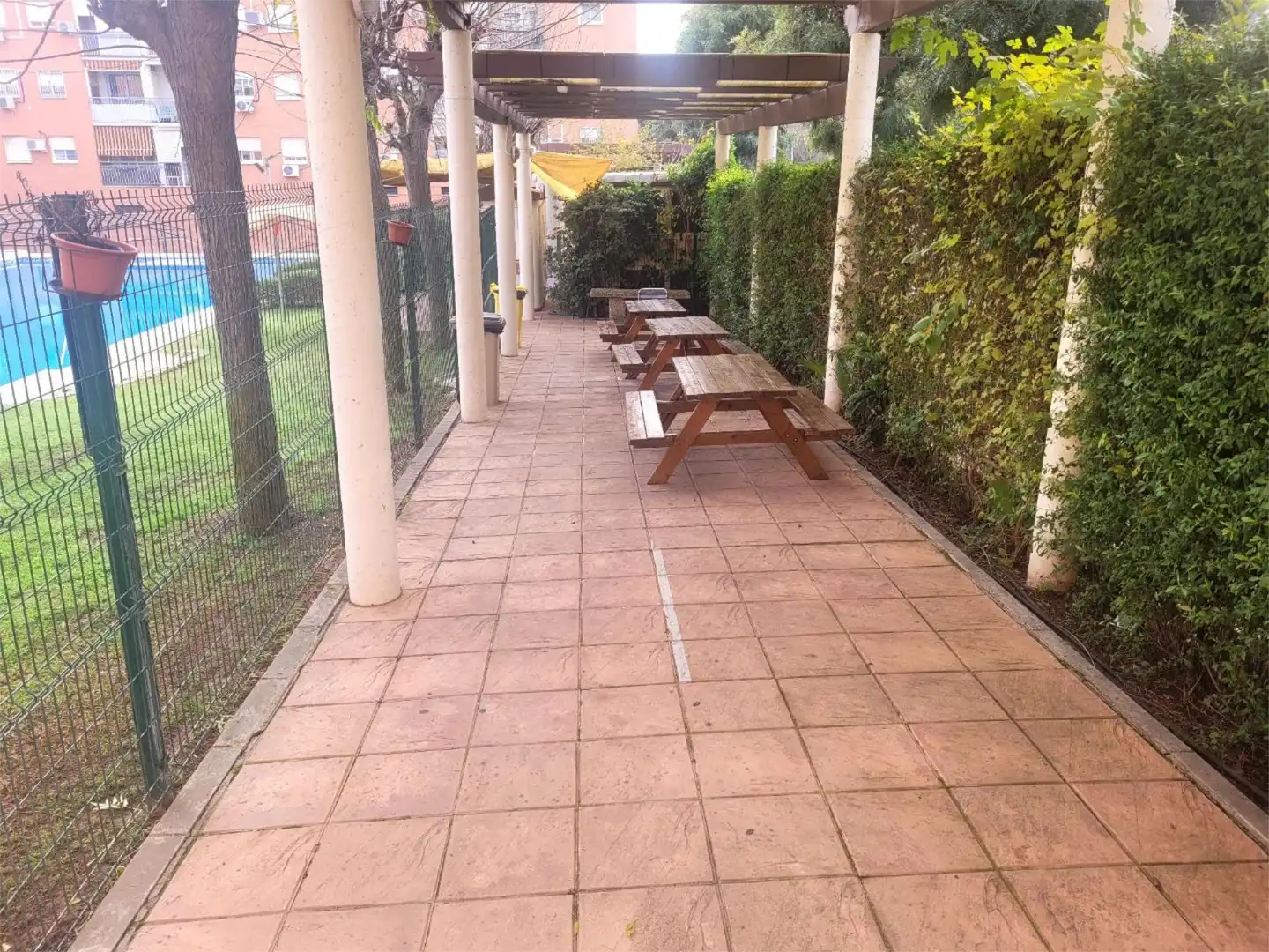 Terrasse von Wohnung zum Verkauf in Montequinto mit Klimaanlage, Terrasse und Schwimmbad