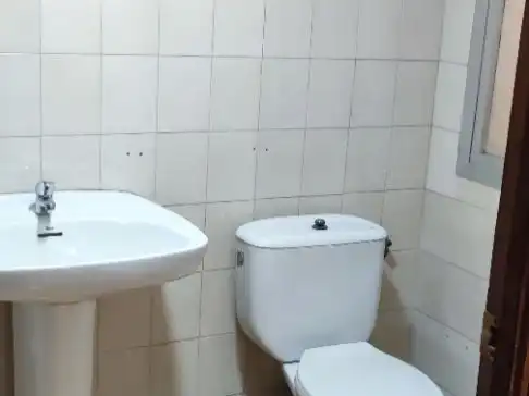 Wohnung zum Verkauf in Rúa Cabeza de Manzaneda, 3, Casco Viejo Badezimmer von Wohnung zum Verkauf in Ourense Capital mit Klimaanlage und Balkon
