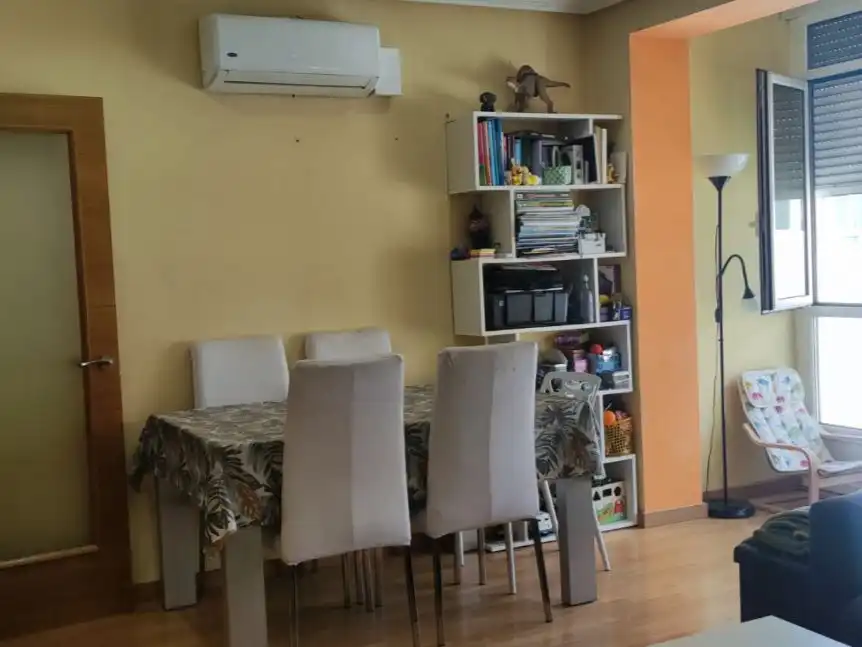Wohnung zum Verkauf in Rúa Cabeza de Manzaneda, 3, Casco Viejo Esszimmer von Wohnung zum Verkauf in Ourense Capital mit Klimaanlage und Balkon