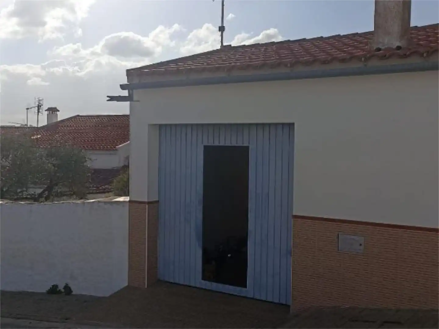 Vista exterior de Casa adosada en venda en Valverde de Llerena amb Terrassa i Balcó