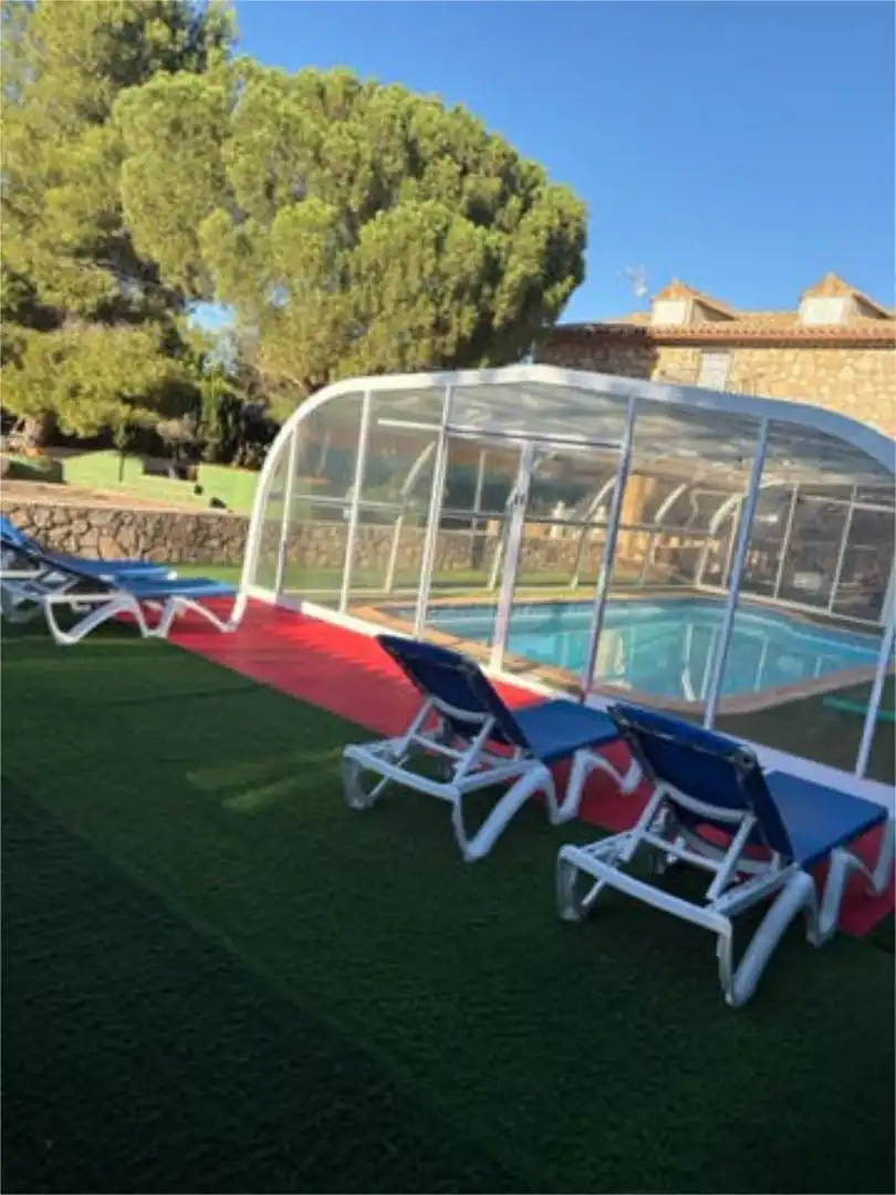 Einfamilien-Reihenhaus zum Verkauf in Villarrobledo Schwimmbecken von Einfamilien-Reihenhaus zum Verkauf in Villarrobledo mit Heizung, Privatgarten und Terrasse