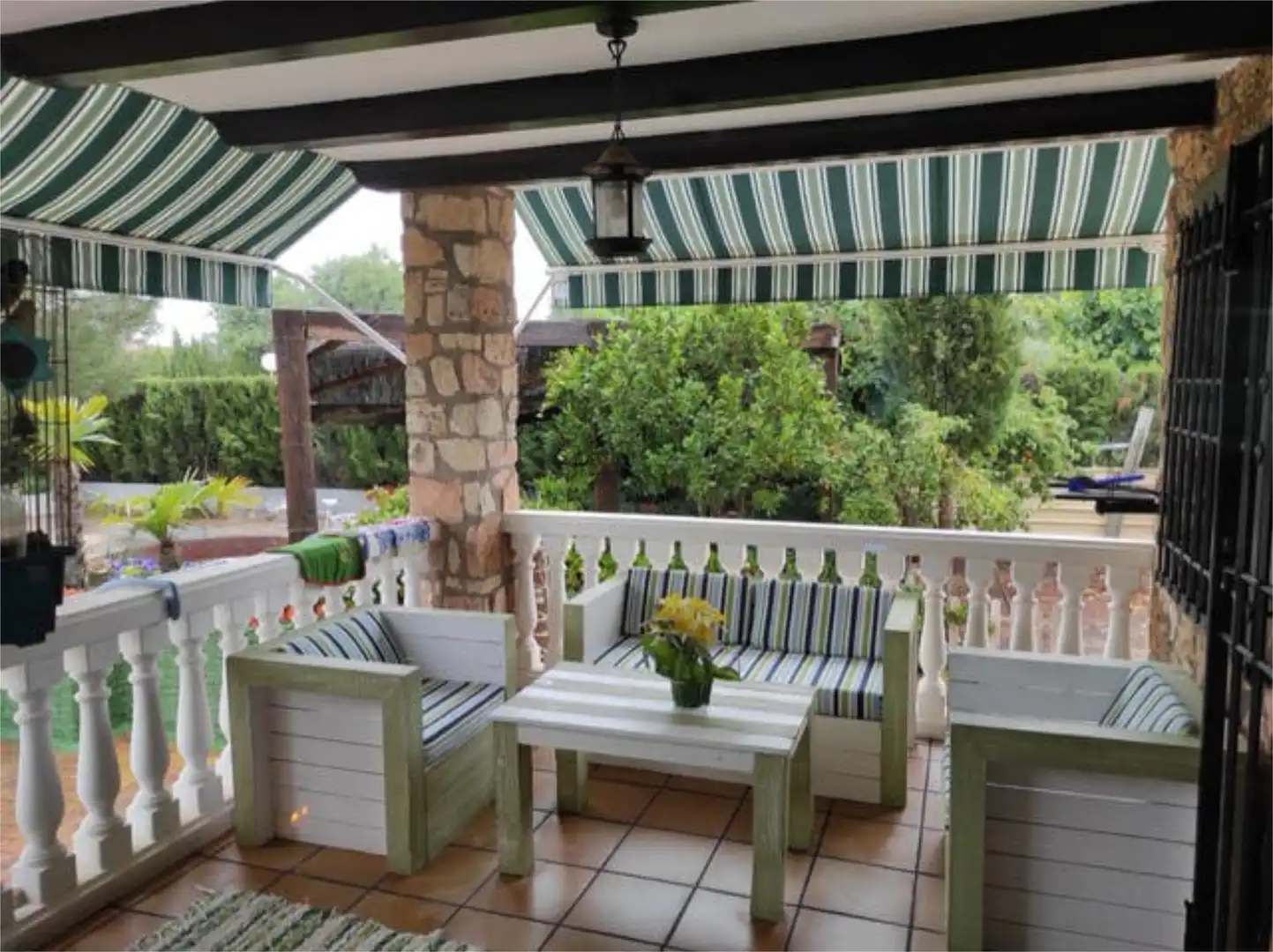 Einfamilien-Reihenhaus zum Verkauf in Villarrobledo Terrasse von Einfamilien-Reihenhaus zum Verkauf in Villarrobledo mit Heizung, Privatgarten und Terrasse