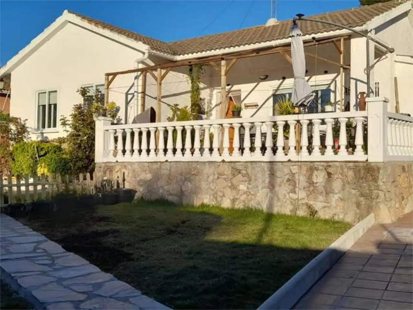 Terrasse von Einfamilien-Reihenhaus zur Miete in Maello mit Heizung, Privatgarten und Terrasse