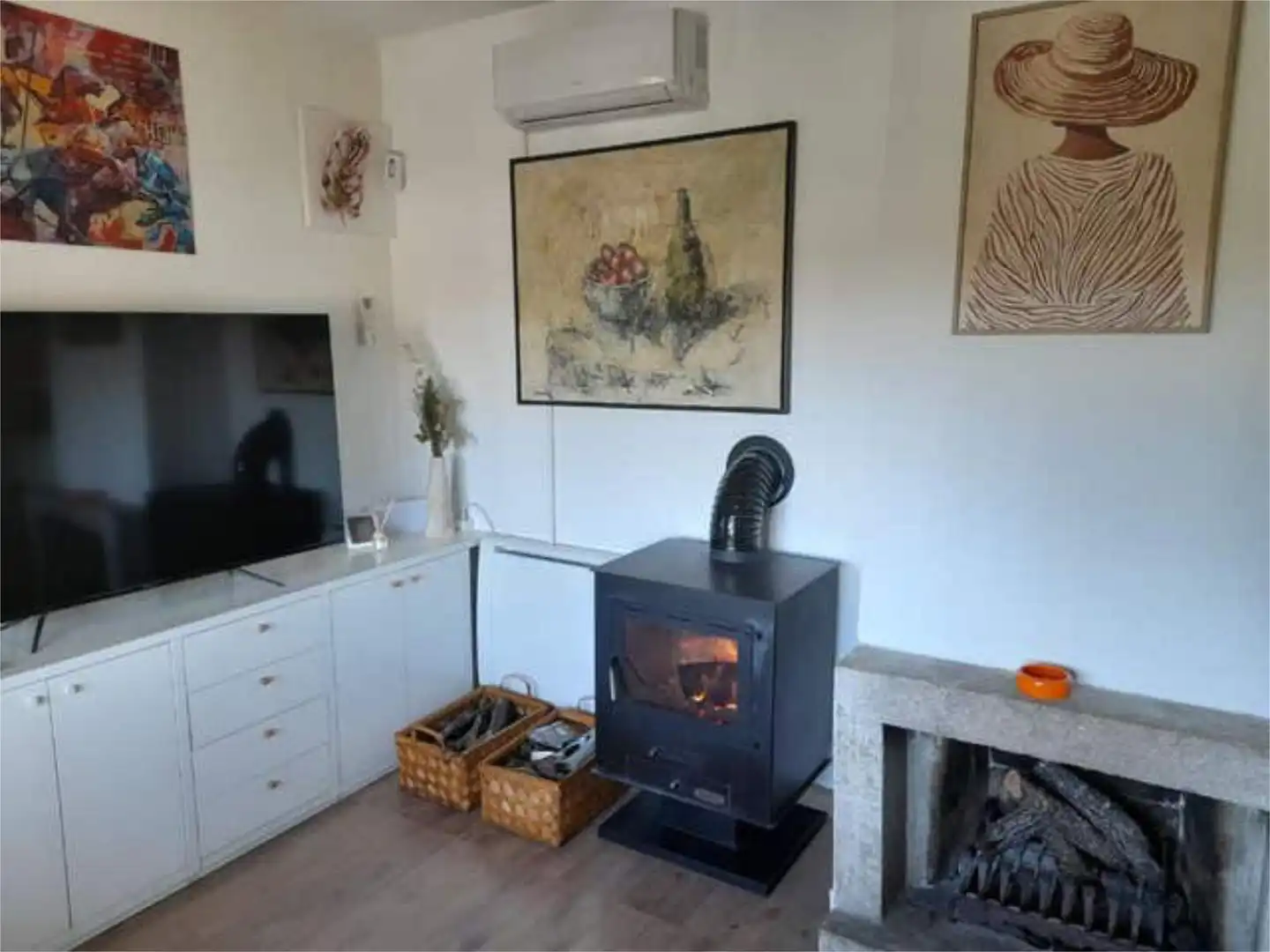 Wohnzimmer von Einfamilien-Reihenhaus zur Miete in Maello mit Heizung, Privatgarten und Terrasse