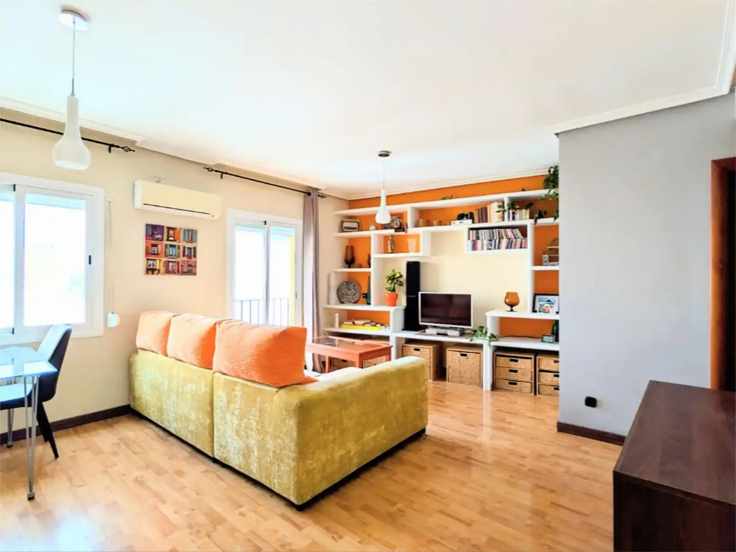 Sala d'estar de Pis en venda en  Jaén Capital amb Aire condicionat, Calefacció i Parquet