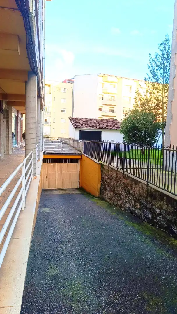 Pis en venda a Calle Argüelles, 23, Parres Aparcament de Pis en venda en Parres amb Traster