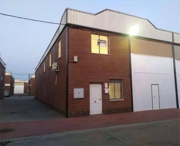 Nave industrial en Alquiler en Alcolea