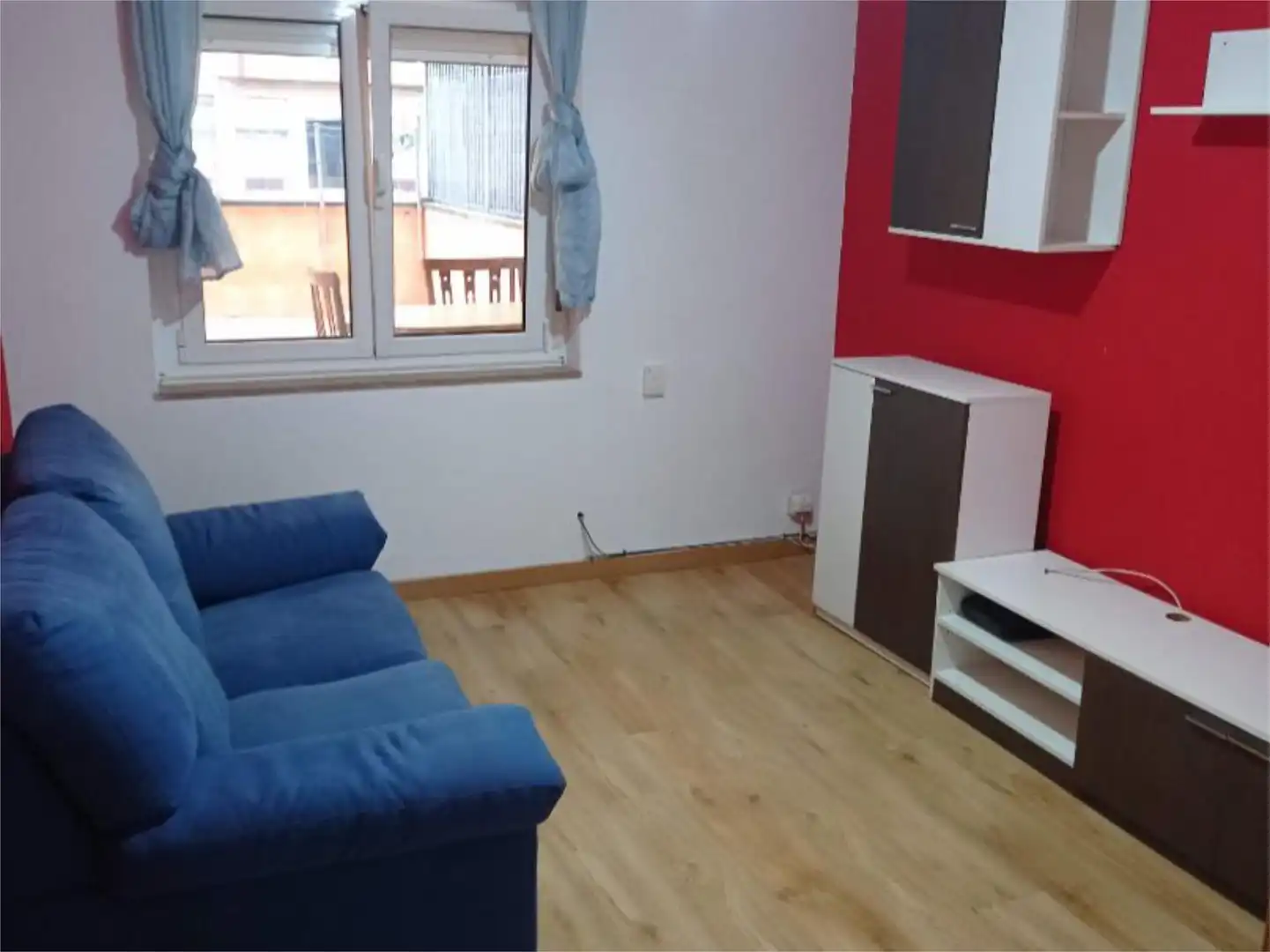 Sala de estar de Piso de alquiler en Oviedo  con Calefacción, Parquet y Terraza