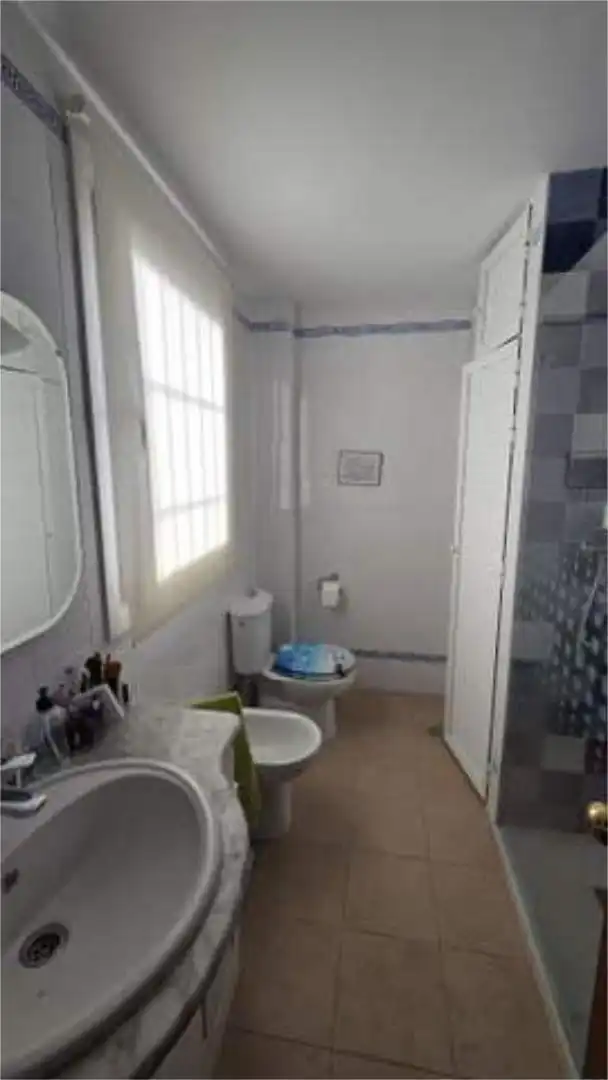 Baño de Casa adosada en venta en Montequinto con Jardín privado, Trastero y Piscina