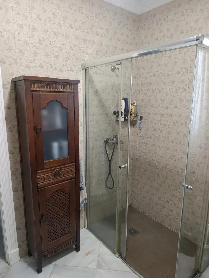 Casa adosada en venda a Calle Ayamonte, 43, Bollullos Par del Condado Bany de Casa adosada en venda en Bollullos Par del Condado amb Aire condicionat, Terrassa i Balcó