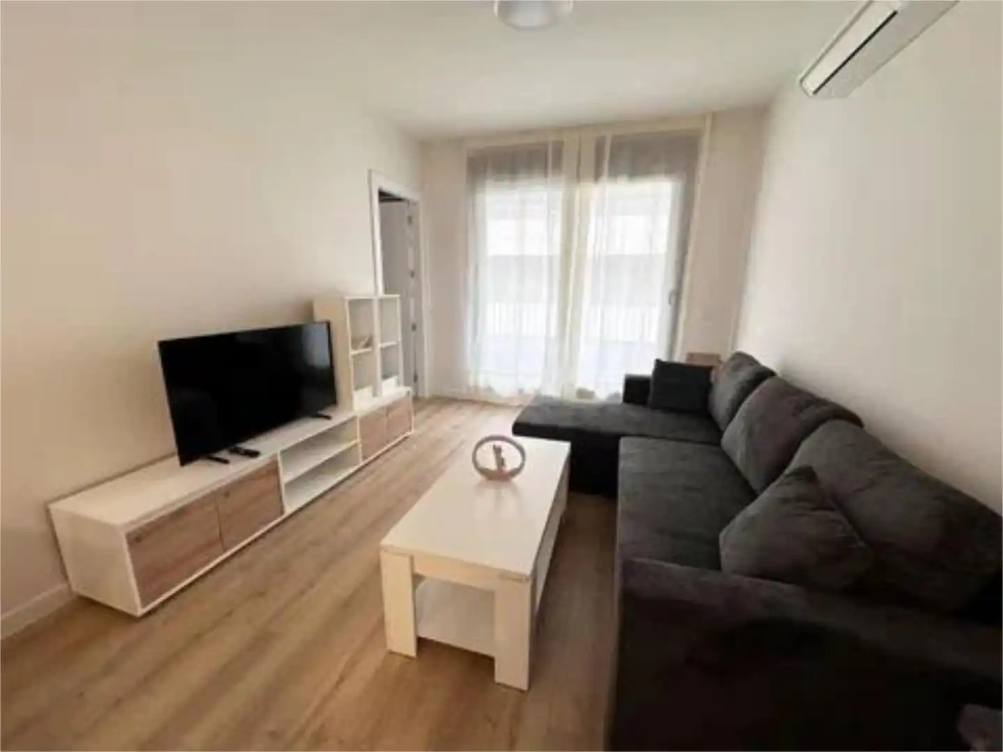 Wohnzimmer von Loft zur Miete in San Sebastián de los Reyes mit Parkett, Abstellraum und Möbliert