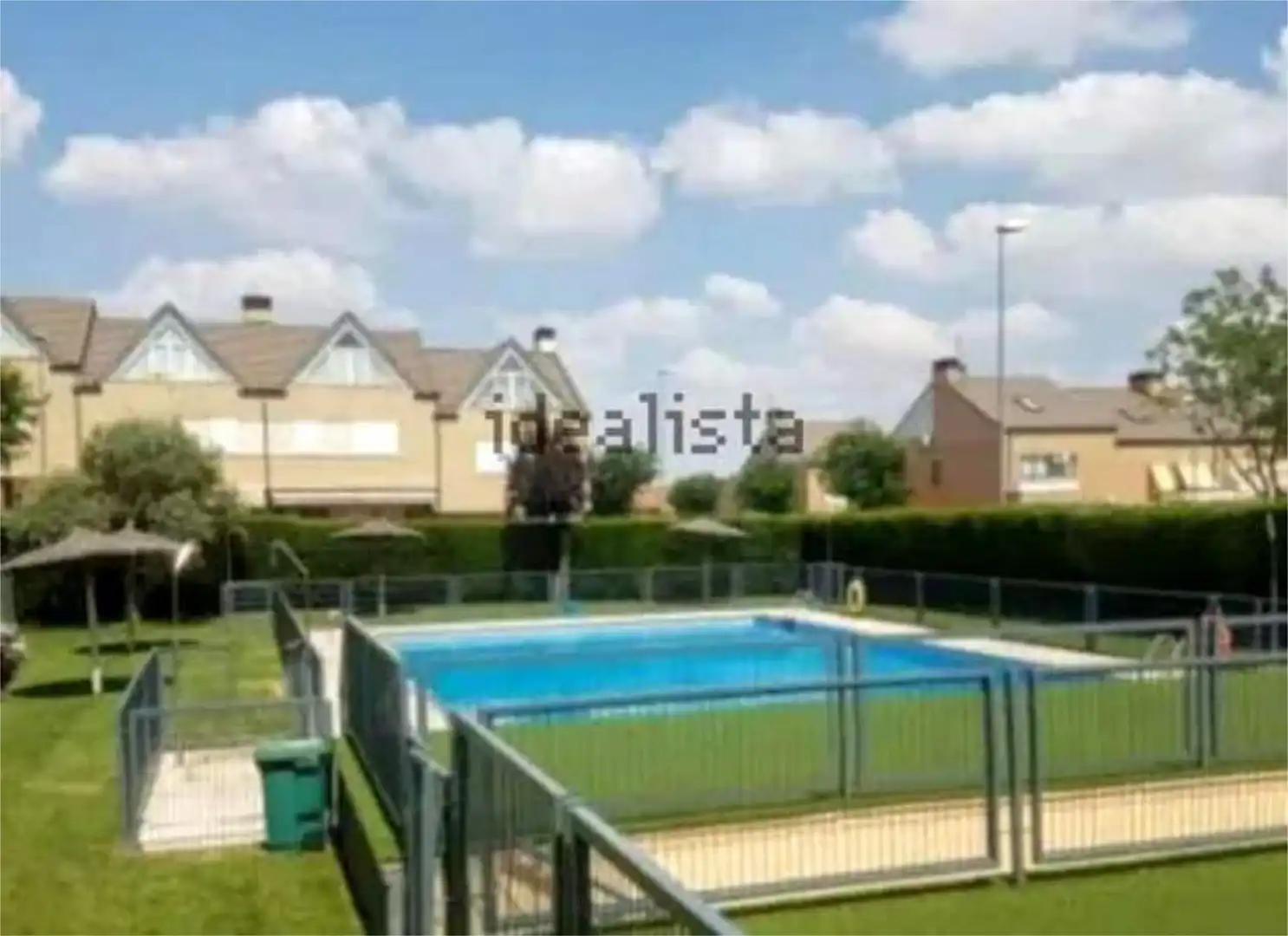 Piscina de Casa adosada en venta en Valdemoro con Calefacción, Jardín privado y Terraza