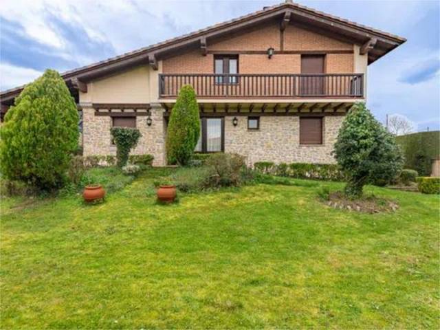 Casa-chalet en Venta en Ederki Kalea, 1 en Elburgo / Burgelu
