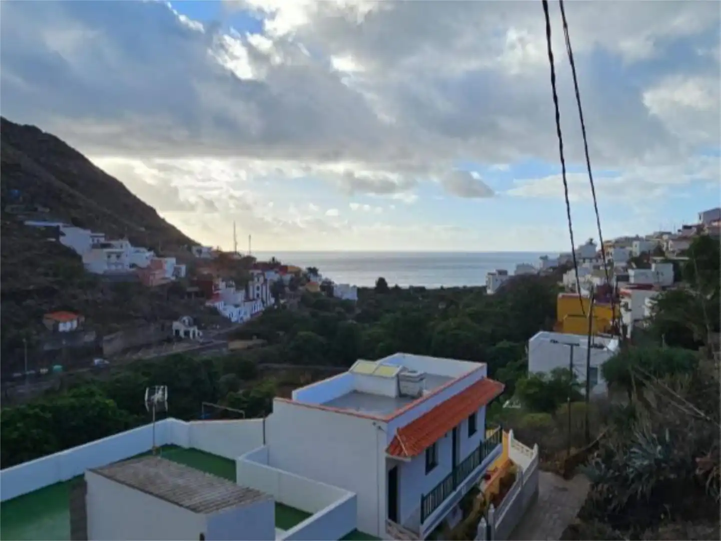 Casa adosada en venta en Anaga Vista exterior de Casa adosada en venta en Santa Cruz de Tenerife con Terraza y Balcón