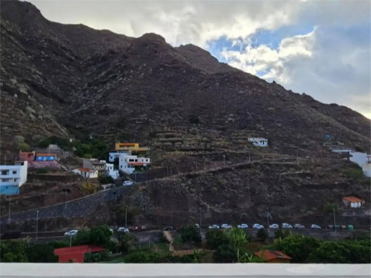 Casa adosada en venta en Anaga Vista exterior de Casa adosada en venta en Santa Cruz de Tenerife con Terraza y Balcón