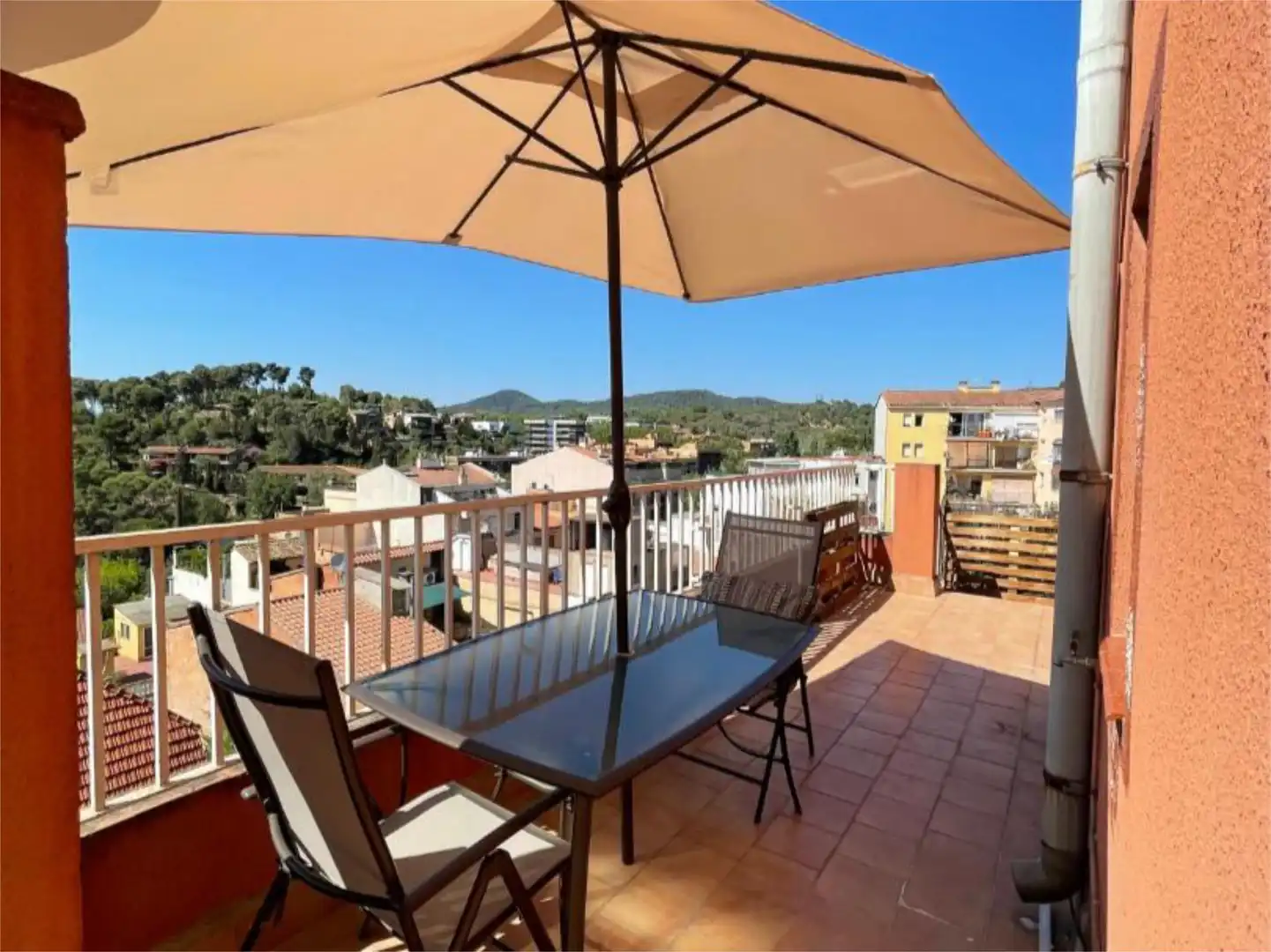 Terraza de Piso de alquiler en Molins de Rei con Parquet, Terraza y Amueblado