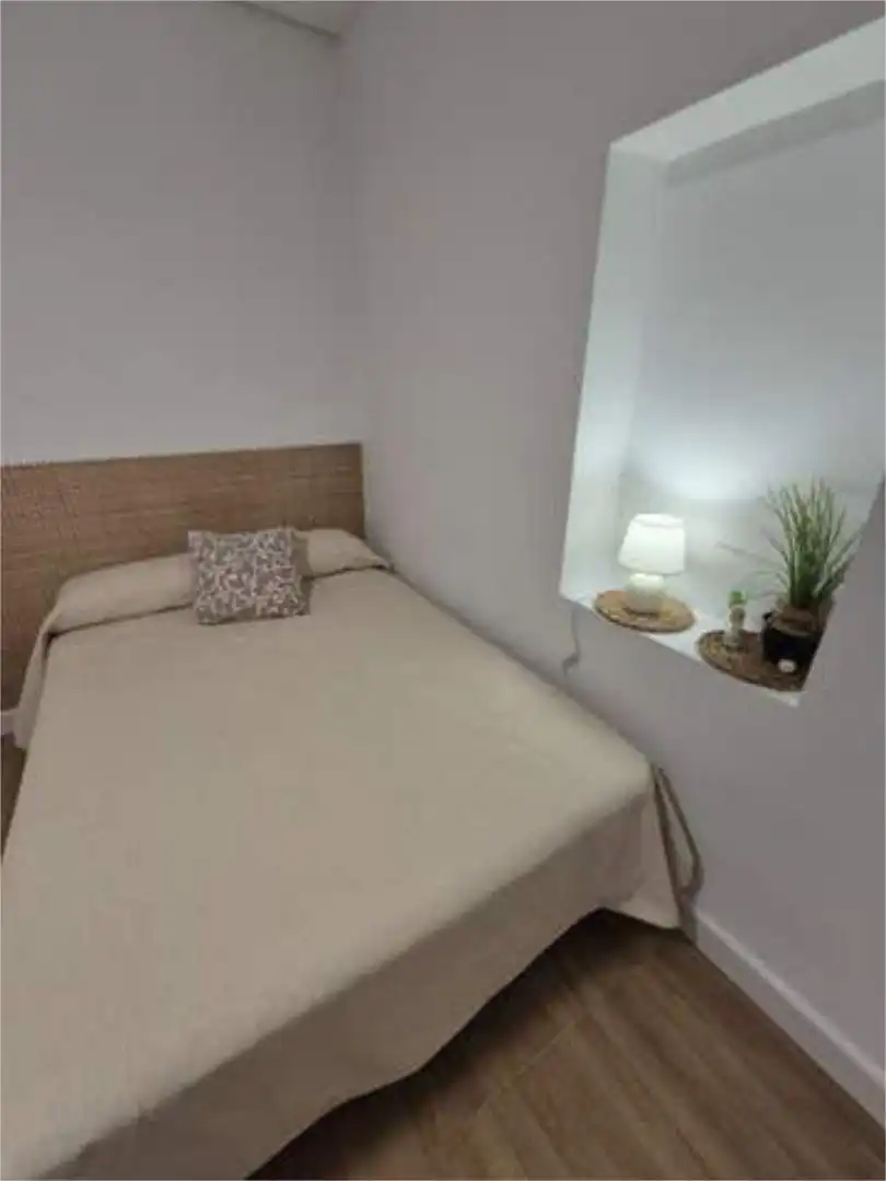Habitación de Apartamento de alquiler en Sevilla con Calefacción y Amueblado