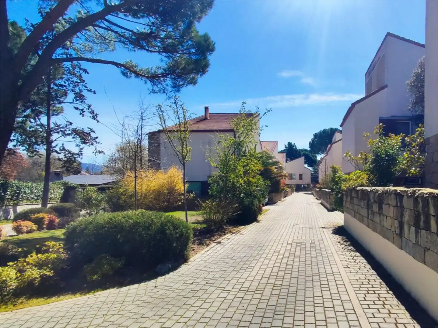 Piso en venta en Calle de las Zanjas, 6, Alpedrete Vista exterior de Piso en venta en Alpedrete con Calefacción, Jardín privado y Trastero