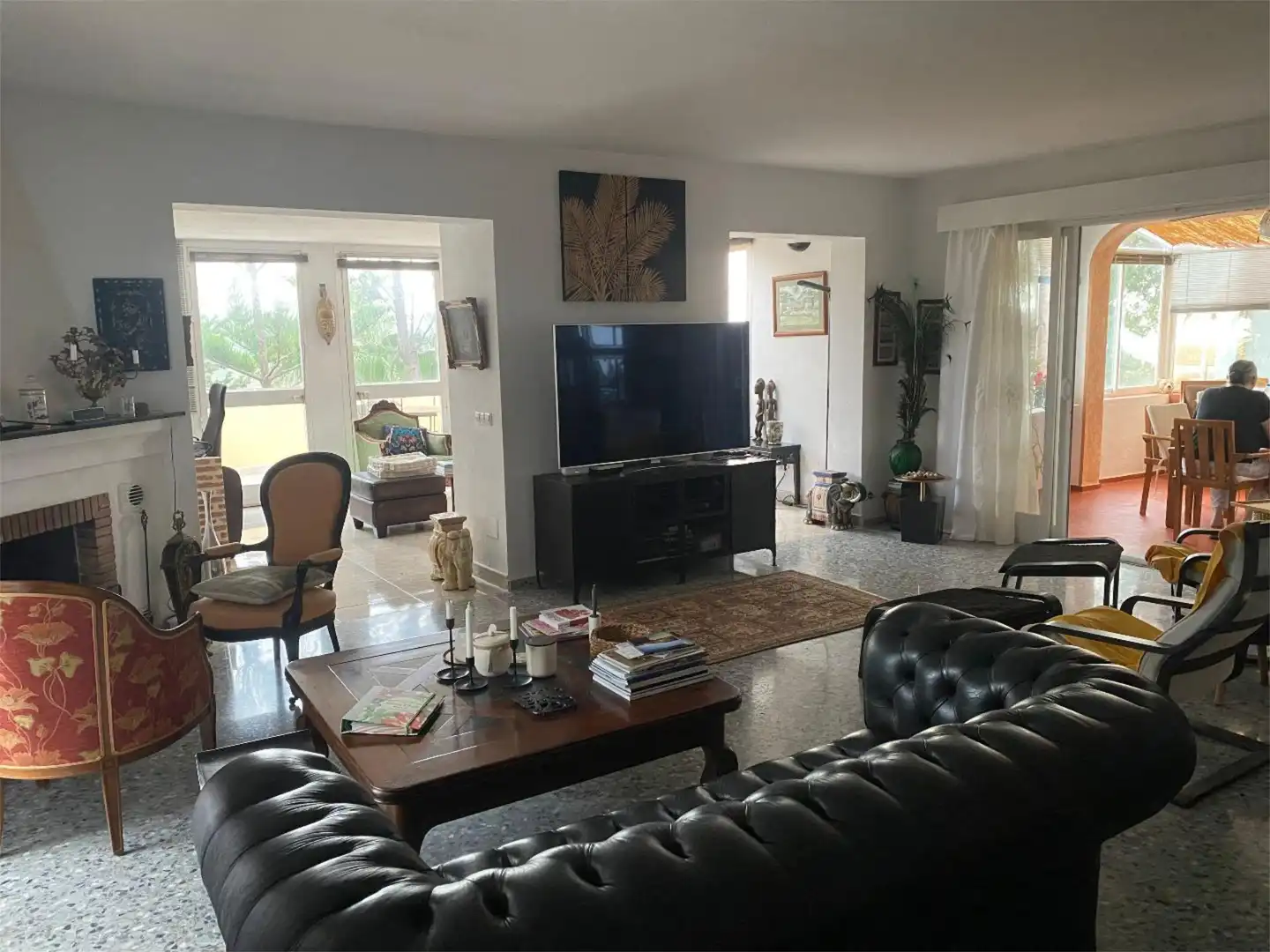 Finca rústica en venta en Avenida de la Resina, 71, La Concha - Resina Golf Sala de estar de Finca rústica en venta en Estepona con Aire acondicionado, Jardín privado y Terraza