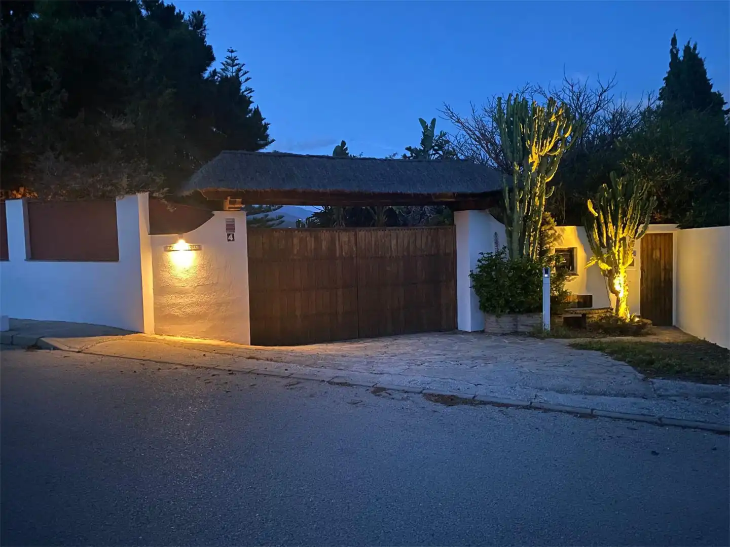 Finca rústica en venta en Avenida de la Resina, 71, La Concha - Resina Golf Vista exterior de Finca rústica en venta en Estepona con Aire acondicionado, Jardín privado y Terraza