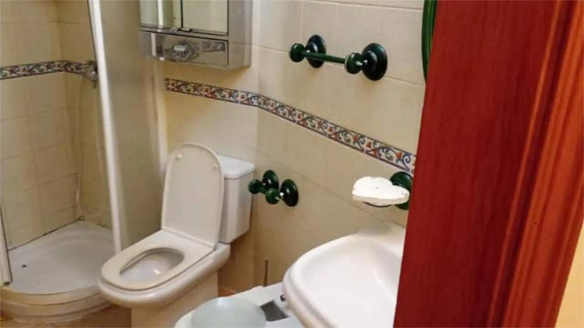 Baño de Apartamento en venta en Salamanca Capital con Calefacción, Piscina y Amueblado