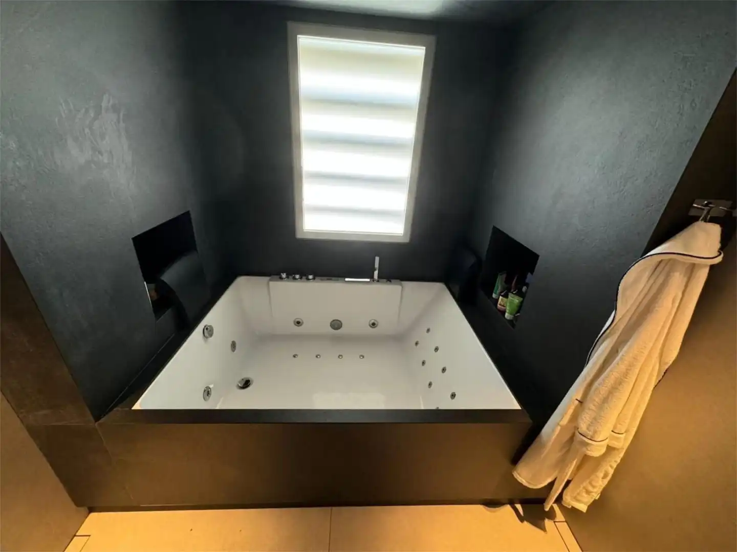 Bathroom of Attic for sale in  Madrid Capital  with Air Conditioner, Terrace and Swimming Pool
