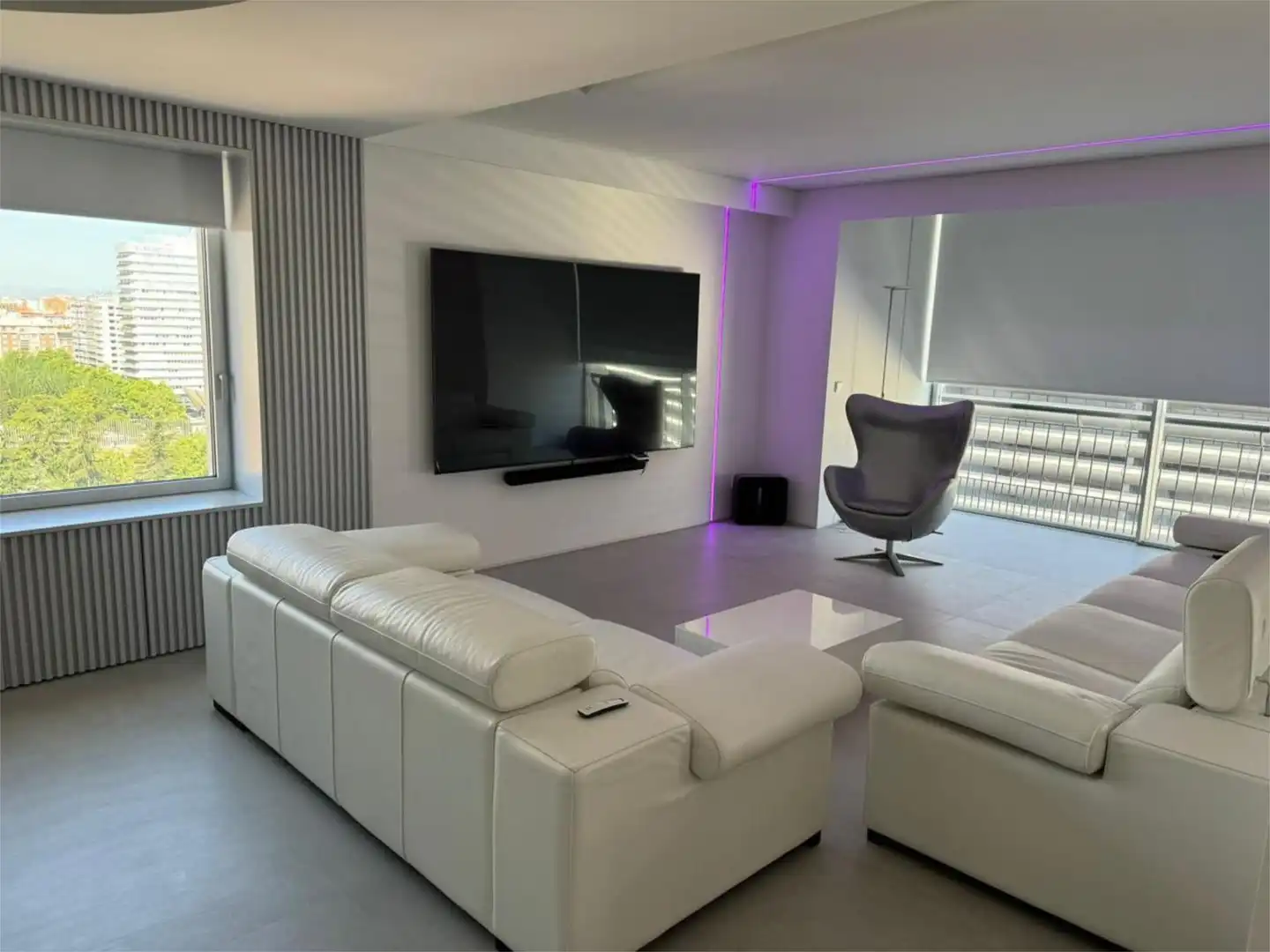 Living room of Attic for sale in  Madrid Capital  with Air Conditioner, Terrace and Swimming Pool