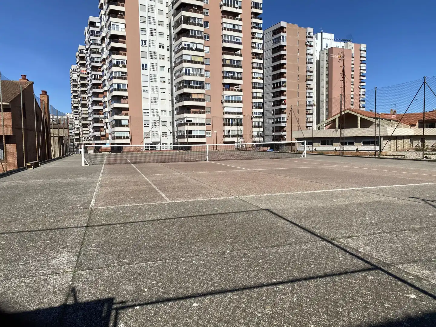 Detached homes for sale in Urbanización las Adelfas, 5, Ruiseñores Parking of Detached homes for sale in Zaragoza with Air Conditioner, Heating and Terrace